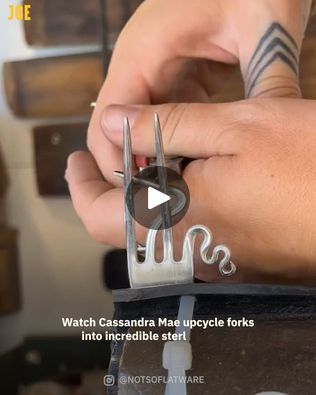 965K views · 32K reactions | Fork Jewellery | From the kitchen to the jewellery box 💍 | By JOE.co.ukFacebook Fork Jewelry Tutorial, Silverwear Jewelry, Sellable Art, Silverware Bracelets, Flatware Crafts, Fork Art, Cutlery Art, Fork Jewelry, Fork Bracelet