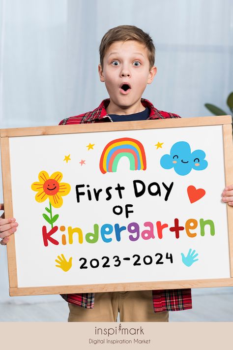 This is an INSTANT DOWNLOAD digital item. Colorful School Sign -'My FIRST DAY IN KINDERGARTEN' 2023-2024 This stylish and contemporary sign provides the ideal tool to immortalize your child's first day of school as a timeless memory. Welcome Back To Kindergarten, Welcome To Kindergarten, Back To School Sign, First Day Of Kindergarten, Kindergarten First Day, School Signs, Kids Activity, Graphic Design Fun, School Photos