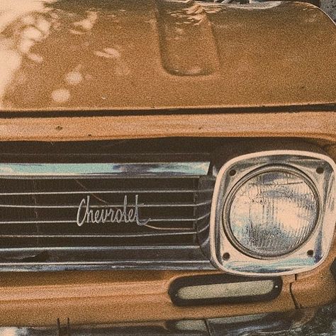 Smaller photography accounts deserve more credit :( 💛 🌟🌟🌟 #aesthetic #tumblr #retro #vintage #urbanoutfitters #thrift #strangerthings… Wallpaper Retro, 70s Aesthetic, 80s Aesthetic, Plakat Design, Old Car, Beige Aesthetic, Yellow Aesthetic, Brown Aesthetic, Retro Aesthetic