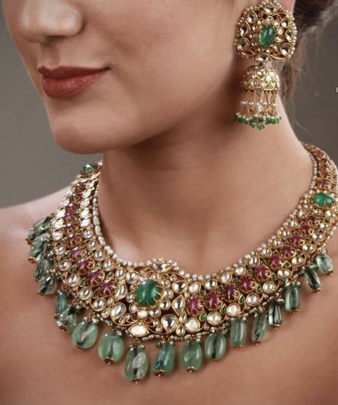 Latest Necklace Designs Gold, Kundan Polki Necklace, Overall Aesthetic, Vintage Indian Jewelry, Bridal Necklace Designs, Choker Necklace Designs, Beautiful Gold Necklaces, Gold Necklace Indian Bridal Jewelry, Jewelry Set Design