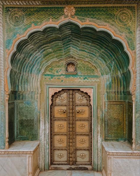 Jaipur India - Travel aesthetic photography British India Aesthetic, India Travel Aesthetics, Rajasthan Aesthetic Pictures, India Asethic, India Wallpapers Aesthetic, India Asthetic Pics, Jaipur Aesthetic Pictures, Indian Aesthetic Photography, Aesthetic Jaipur