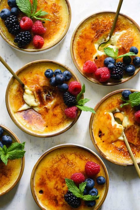 Creme Brulee Flavors, Elegant Christmas Dessert, Vanilla Bean Creme Brulee, Creme Brulee Recipe Easy, Baked Ham With Pineapple, Creme Brulee Desserts, Chocolate Creme Brulee, Pumpkin Creme Brulee, Cream Brulee