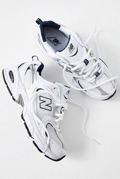 Shoe Storage Ideas, Comfortable Work Shoes, Pretty Shoes Sneakers, Metallic Sneakers, Modern Shoes, Cute Nikes, Low Boots, Swag Shoes, New Balance Shoes