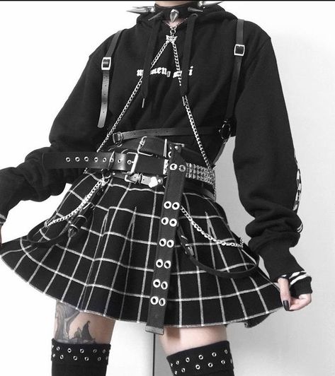 Egirl Outfits Skirt, Hyperpop Outfit, Edgy Outfits Aesthetic, Aesthetic Clothes Outfits, Gothic Fits, Goth Outfits Aesthetic, Beyonce Pictures, Emo Fits, Outfit Boards