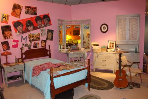 60's Bedroom, 60s Inspired Bedroom, 60s Room Aesthetic, 60s Bedroom Aesthetic, Bedroom 60s, 60s Room, 1960s Bedroom, 60s Bedroom Decor, 60s Bedroom