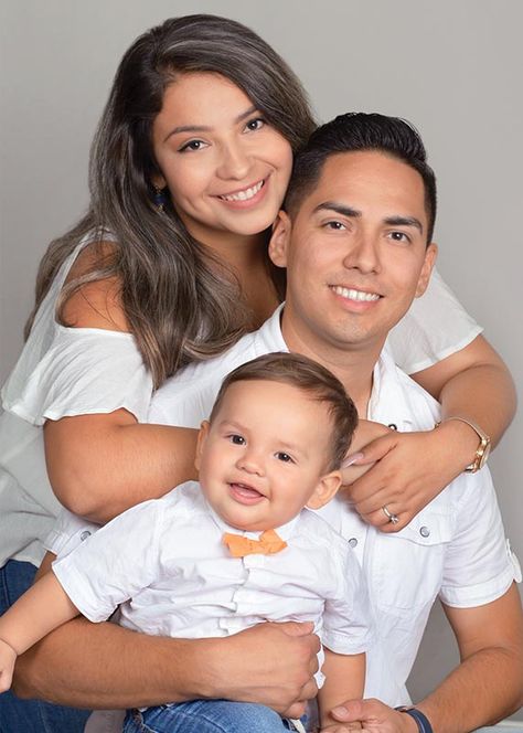 Family Photo Gallery, Jcpenney Portraits, Studio Family Portraits, Family Potrait, Family Photo Studio, Family Studio Photography, Studio Photoshoot Ideas, Family Photos With Baby, Family Photoshoot Poses