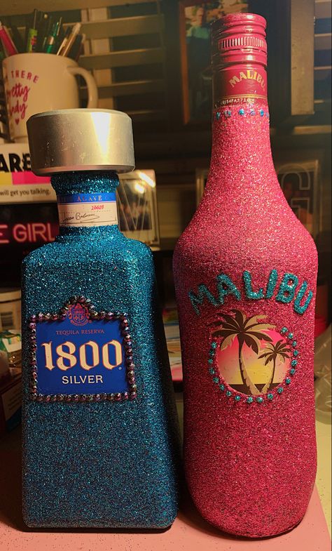 Malibu Bottle Decorated, Painting Alcohol Bottles, Glitter Alcohol Bottle, Bling Liquor Bottle, Decorated Alcohol Bottles, Malibu Bottle, Alcohol Bottle Decorations, Bedazzled Liquor Bottles, Glitter Bottles