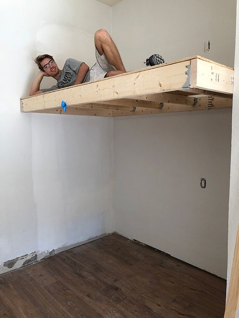 Build A Loft, Loft Beds For Small Rooms, Build A Loft Bed, Små Rum Lidt Plads, Beautiful Bed Designs, A Loft Bed, Asma Kat, Beds For Small Rooms, Loft Bed Plans