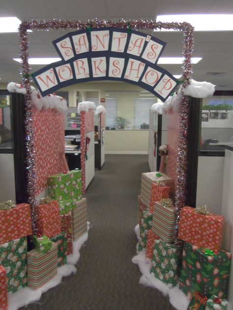 Christmas decorations can boost morale at the office. Leland Management embraces the season and encourages the holiday spirit. Office Xmas Decorations, Christmas Cubicle Decorations, Decorated Doors, Diy Christmas Door Decorations, Diy Christmas Door, Office Christmas Party, Cozy Spaces, Office Decorating, Office Cubicle