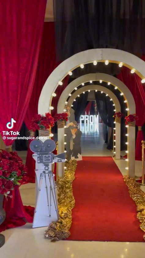 Gala Prom Theme, Met Gala Prom Theme, Hollywood Theme Prom, Hollywood Red Carpet Theme, Prom Theme Decorations, Hollywood Decorations, Hollywood Theme Party Decorations, Red Carpet Decorations, Old Hollywood Prom