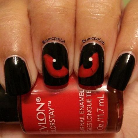 From glow-in-the-dark ghosts to classic candy corns, these Halloween nails will give you the chills Diy Halloween Nail Art, Unghie Nail Art, Eye Nail Art, Simple Fall Nails, Fall Nail Art Designs, Holiday Nail, Black Nail Designs, Halloween Nail Designs, Get Nails