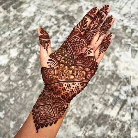 Henna Styles, Front Hand Mehndi Design, Short Mehndi Design, Mehedi Design, Front Hand Mehndi, Front Mehndi Design, Mehndi Designs Simple, Palm Mehndi Design, Hand Mehndi Design