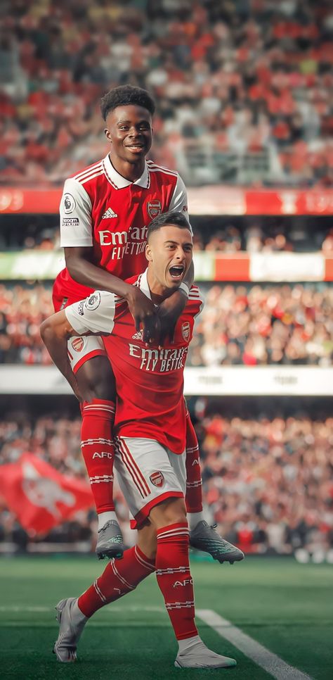 Football Red Aesthetic, Saka Arsenal Aesthetic, Arsenal 2023 Wallpaper, Arsenal Coldest Photos, Arsenal Astetic, Saka And Martinelli, Arsenal Lockscreen, Arsenal 2023/2024, Martinelli Arsenal Wallpaper