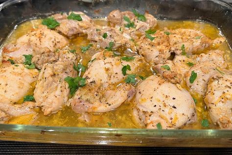 Easy Baked Greek Chicken Recipe Is an Explosion of Fresh Flavors | Poultry | 30Seconds Food Taco Bell Enchirito, Greek Goodness, Greek Chicken Recipe, Balsamic Chicken Thighs, Baked Greek Chicken, 30seconds Food, Baked Chicken Recipe, Greek Foods, Greek Chicken Recipes