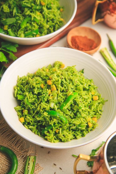 Haryali Fried Rice with Corn Rice With Corn, Spicy Broccoli, Cooking Basmati Rice, Dishes To Make, All Things Green, Quick Meal Prep, Rice Pasta, Chaat Masala, Biryani Recipe