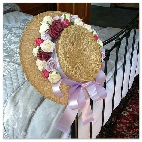 Victorian/Edwardian style straw boater hat decoratetd wirh silk roses and a satin ribbon Vintage Boater Hat, Edwardian Hats, Historical Garments, Hats Ideas, Edwardian Hat, Straw Boater Hat, 1890s Fashion, Straw Boater, Victorian Hats