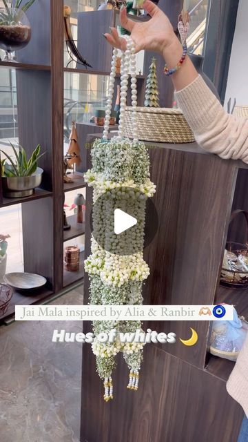 Florenzaa Design & Styling on Instagram: "An inspired Jai Mala from Alia & Ranbir’s wedding 🧿🫶🏼❤️  Hues of whites 🙌🏼  Drop into our store @m3m65avenue or login to our website florenzaa.com 🥂  #jaimala #varmala #varmalaceremony #weddinginspiration #weddingdecor #wedmegood #weddingbazaar #wedmeplz #shaadisaga #shaadi #shaadiseason #shaadimubarak #shaadimagic #brideoftheday #bridesofinstagram #florenzaacessórios #florenzaaflowers #florenzaacessorios #florenzaajewellery" White Varmala Designs, Jai Mala Designs, Alia Ranbir, Varmala Designs, Jai Mala, Haldi Ceremony, December 26, Wedding Decorations, Wedding Inspiration