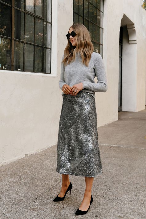 Silver Sequin Skirt Outfit, Summer Sweater Outfits, Sequin Skirt Outfit, Sequin Skirt Long, Sweater And Jeans Outfit, Silver Sequin Skirt, Black Sequin Skirt, Holiday Party Fashion, Silver Skirt