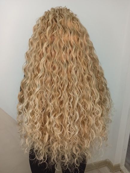 Blonde Curly Hair Natural, Long Blonde Curly Hair, Super Curly Hair, Highlights Curly Hair, Curly Hair Problems, Long Blond, Blonde Curly Hair, Blonde Curls, Permed Hairstyles