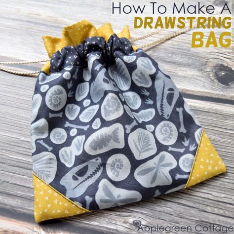 How to make a drawstring bag - See how to make a drawstring bag with the cutest little accents - way easier than you think! Lined Drawstring Bag Tutorial, Make A Drawstring Bag, Drawstring Bag Tutorials, Drawstring Bag Pattern, Tote Bag Pattern Free, Gift Bags Diy, Bag Pattern Free, Sew Ins, String Bag