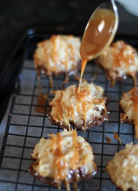 Salted Caramel Coconut Macaroons | Community Post: 20 Recipes That Prove Salted Caramel Is Here To Stay Salted Caramel Coconut Macaroons, Caramel Coconut Macaroons, Caramel Macaroons, Salted Caramel Macaroons, Caramel Coconut, Coconut Caramel, Coconut Macaroons, Yummy Sweets, How Sweet Eats