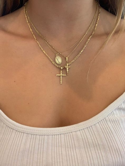 Gold Jewelry Aesthetic Y2k, Jesus Necklace Christian Jewelry, Jewelry Christan, Cross Gold Jewelry, Stacked Cross Necklaces, Christian Necklace Aesthetic, Christian Jewelry Aesthetic, Cross Necklace Stack, Minimalist Jewelry Aesthetic