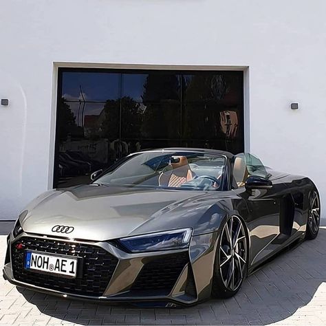 Audi Lovers on Instagram: “R8 Spyder 🖤 - - - Credit @fourrings_nation @elo.av” Audi Sports Car, R8 Spyder, Dream Cars Audi, Luxury Car Photos, Audi R8 Spyder, Luxury Cars Audi, Cars Audi, Car Tips, Luxurious Cars