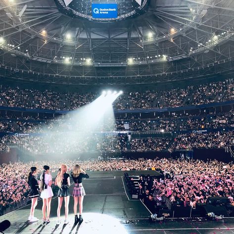 Playing the world tour with @blackpinkofficial was an amazing experience! So thankful and honored to have crossed the oceans and the states… Concert Crowd, Concert Hairstyles, Blackpink Concert, Kpop Concert, Makeup Hacks Beauty Secrets, Pink Ocean, Concert Stage, Concert Aesthetic, Black Inspiration