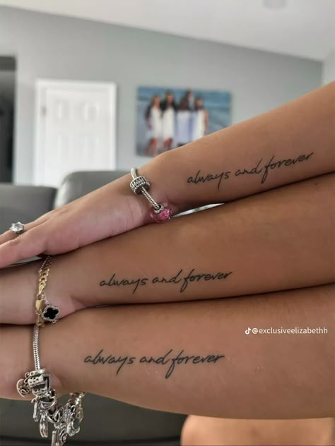 Matching Mom Daughter Tattoos, Bsf Tattoos, Matching Tattoos Ideas, Tattoo For My Son, Mommy Daughter Tattoos, Cousin Tattoos, Mom Daughter Tattoos, Cute Matching Tattoos, Small Matching Tattoos