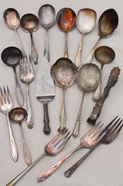 Cream Style Corn, Flatware Patterns, Antique House, Antique Spoons, House Essentials, Antique Silverware, Antique Dishes, Geometric Fabric, Vintage Silverware