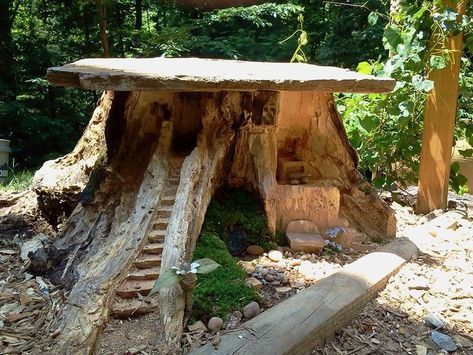 Tree Stump House, Shed Inspiration, Stump House, Tree Stump Planter, Garden Escape, Garden Globes, Picture Tree, Fairy Home, Vertical Planter