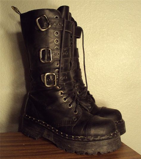 Steampunk Goth, Goth Shoes, Doc Marten, Clothes Black, Dresses Online Shopping, Dress Clothes, Dream Shoes, Doc Martens, Dr. Martens