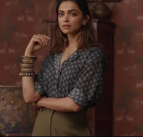 Indian Outfits Casual Street Styles, Mid Size Indian Outfits, Desi Casual, Indo Western Outfit, Deepika Padukone Style, Casual Indian Fashion, Desi Fashion Casual, Everyday Fashion Outfits, Designer Dresses Casual