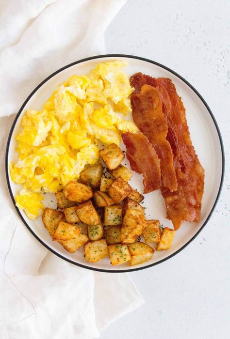 air fryer breakfast potatoes with scrambled eggs and bacon Bacon And Scrambled Eggs, Breakfast Ideas Bacon And Eggs, Eggs And Potatoes Breakfast, Breakfast Ideas Air Fryer, Air Fryer Breakfast Potatoes, Breakfast Potatoes Recipe, Breakfast Hash Recipes, Air Fryer Breakfast, Potato Breakfast Recipes