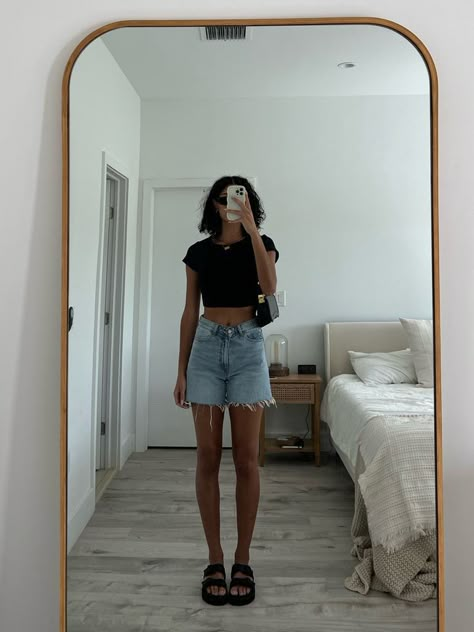 Cute Summer Outfits With Sandals, Shoes With Summer Dress, Styling Sandals Outfit, Sandals 2023 Outfit, Summer Dress And Sandals, Black Sandal Outfits Summer Styles, Minimal Outfits Summer, Casual Platform Sandals Outfit, Styling Black Sandals