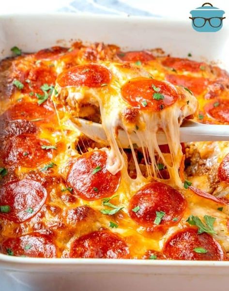 Bubble Up Pizza is a refrigerated biscuit casserole that uses pizza sauce, sausage, mozzarella cheese and pepperoni to make an easy dinner! Bubble Pizza, Bubble Up Pizza, Pizza Video, Pizza Casserole, Country Cook, Bubble Up, The Country Cook, Country Cooking, How To Cook Sausage