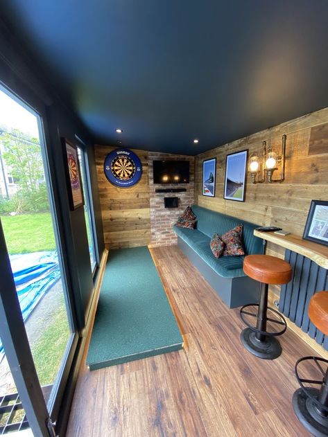 Home Bar Plans, Small Man Cave, Outdoor Man Cave, Summer House Interiors, Garage Game Rooms, Scoring Board, Man Cave Shed, Wohne Im Tiny House, Small Game Rooms