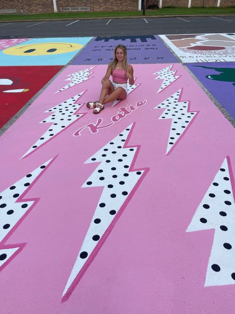 Cute Parking Spot Painting Ideas, Highschool Parking Spot Ideas, Painted Parking Spaces Ideas, Senior Year Diy, Parking Lot Painting, Senior Year Things, Senior Year Fun, Senior Crown Ideas, Parking Spot Painting