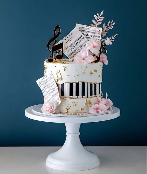 Music Cake Ideas, Music Birthday Cakes, Bolo Musical, Birthday Cake For Women Simple, Birthday Cake Alternatives, Piano Cake, Music Themed Cakes, Birthday Cake Roses, Piano Cakes