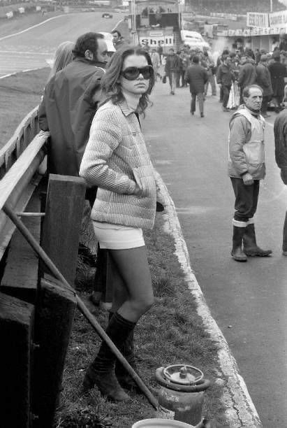 Race Of Champions, F1 Girl, Vintage Motorsport, School Aesthetics, Vanilla Aesthetic, Vanilla Girl Aesthetic, Street Style London, Fall Outfits Aesthetic, Brands Hatch