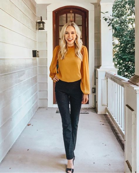 Workwear outfit - mustard blouse and black dress pants. The perfect fall work outfit to wear to the office Mustard Yellow Top And Jeans Outfit, Mustard Top Outfit Work, Mustard Blouse Outfit, Mustard Yellow Top Outfit, Mustard Top Outfit, Yellow Blouse Outfit, Outfit Mustard, Yellow Top Outfit, Yellow Pants Outfit