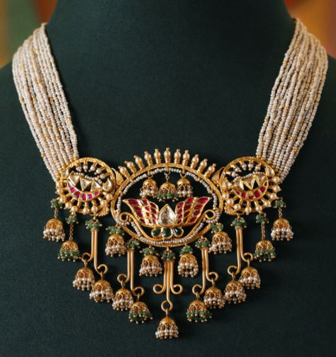 Latest Choker Necklace Designs, Kundan Gold Jewellery, Beads Jewelry Indian, Beads Jewelry Indian Gold, Rajwadi Jewellery, Indian Wedding Jewelry Sets, Bridal Necklace Designs, Neck Pieces Jewelry, Antique Necklaces Design