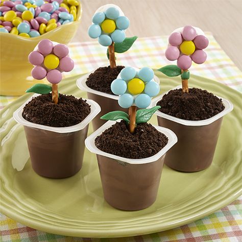 I made this Flower Pot Pudding Cups from ReadySetEat. Try the recipe at  http://www.readyseteat.com/recipes-Flower-Pot-Pudding-Cups-7821.html Edible Crafts, Kid Desserts, Pudding Cups, Snacks Für Party, Easter Dessert, Fun Kids Food, Food Crafts, Easter Treats, Kids Snacks