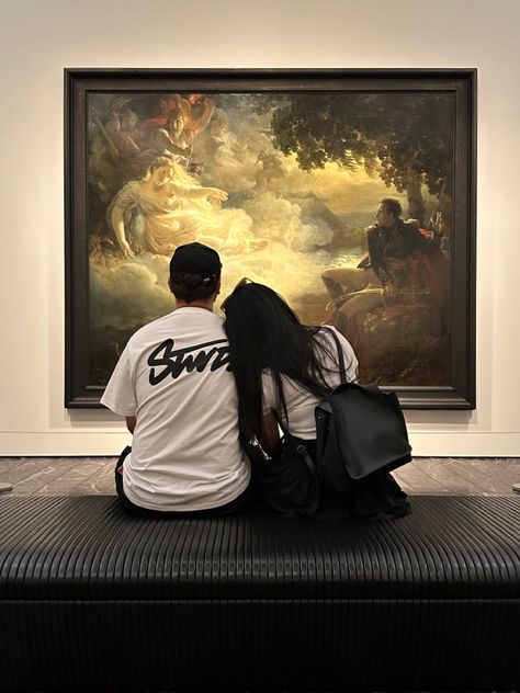 Art Museum Date Aesthetic, Couple Museum Date, Painting Date Aesthetic, Museum Date Aesthetic, Museum Couple, Art Gallery Date, Dates Aesthetic, Art Museum Date, Dating Aesthetic