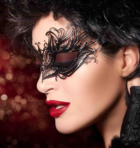 Need to know how to do your makeup for a masked ball? Here we have tips on how to do your makeup when wearing a mask, from foundation to eyes, from lips to wearing glasses, this is how to dress at your masquerade ball Masquerade Fashion, Masquerade Mask Makeup, Crazy Lipstick, Black Masquerade, Black Masquerade Mask, Face Lace, Venetian Masquerade Masks, Mask Makeup, Venetian Masquerade