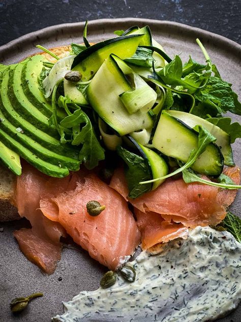 A classic marriage of savoury smoked salmon with creamy avocado and then a pop of freshness with the zucchini ribbons, arugula and mint leaves. A delicious, easy salad meal all in one. Salmon Avocado Salad, Smoked Salmon Salad, Smoked Salmon Recipes, Zucchini Ribbons, Salmon Avocado, Easy Salad, Avocado Salad, Fresh Salads, Creme Fraiche