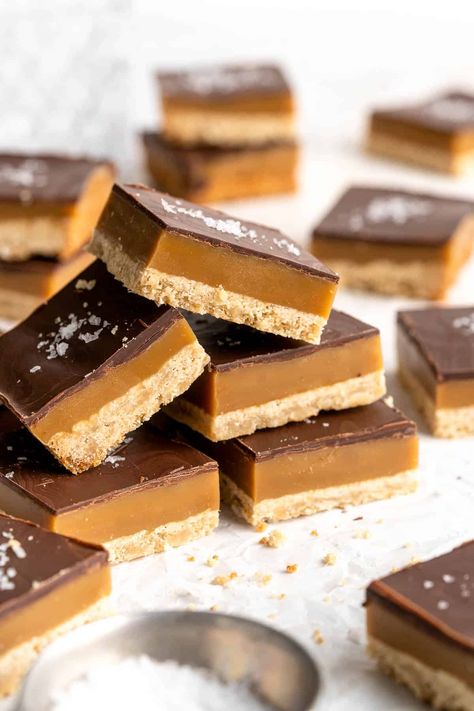 Millionaire Shortbread Recipe, Millionaire Bars, Millionaires Shortbread, Millionaire's Shortbread, Sweet Bars, Walkers Shortbread, Sweet Bakes, Millionaire Shortbread, 2024 Recipes