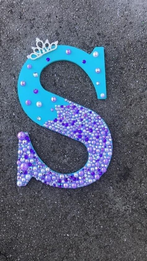 Beautiful bling letter candy that can be hung on your door or any wall to enhance the decor. Decorated Letters For Wall, Candy Wall Decor, Wooden Letter Decoration Ideas, Painted Letters Diy, Wooden Letter Painting Ideas, Letter Decoration Ideas, Diy Alphabet Letters, Wood Letters Decorated, Candy Wall