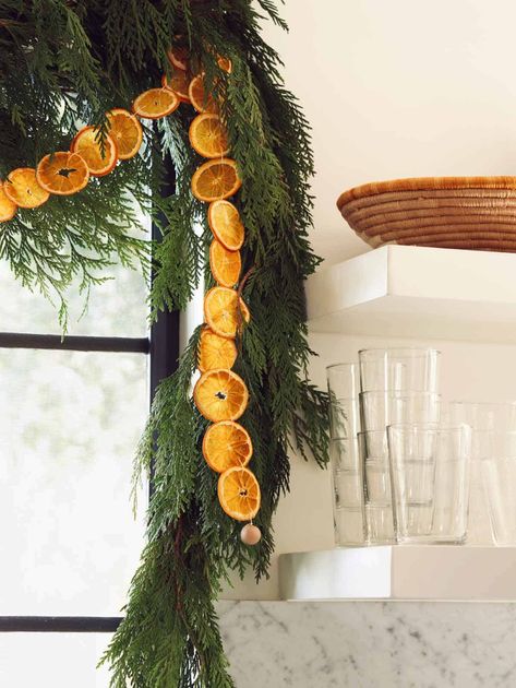 Orange Christmas Decor, Citrus Garland, Dehydrated Citrus, Primitive Garland, Spoon Fork Bacon, Fireplace Garland, Garland Diy, Artificial Christmas Garland, Orange Christmas