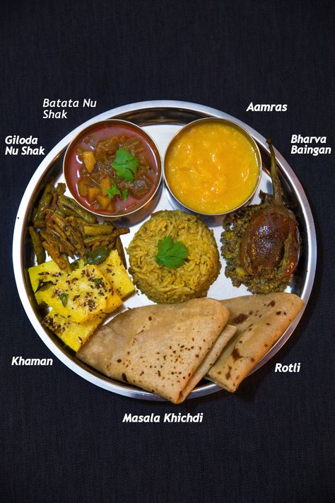 Gujarati Thali Recipes #Gujarati Thali Recipe,  #Gujarati food,  #Indian food recipes #indian recipes Bhojan Thali, Lacto Vegetarian, Gujarati Thali, Indian Thali, Lunch Recipes Indian, Indian Lunch, Gujarati Cuisine, Veg Thali, Recipes Veg